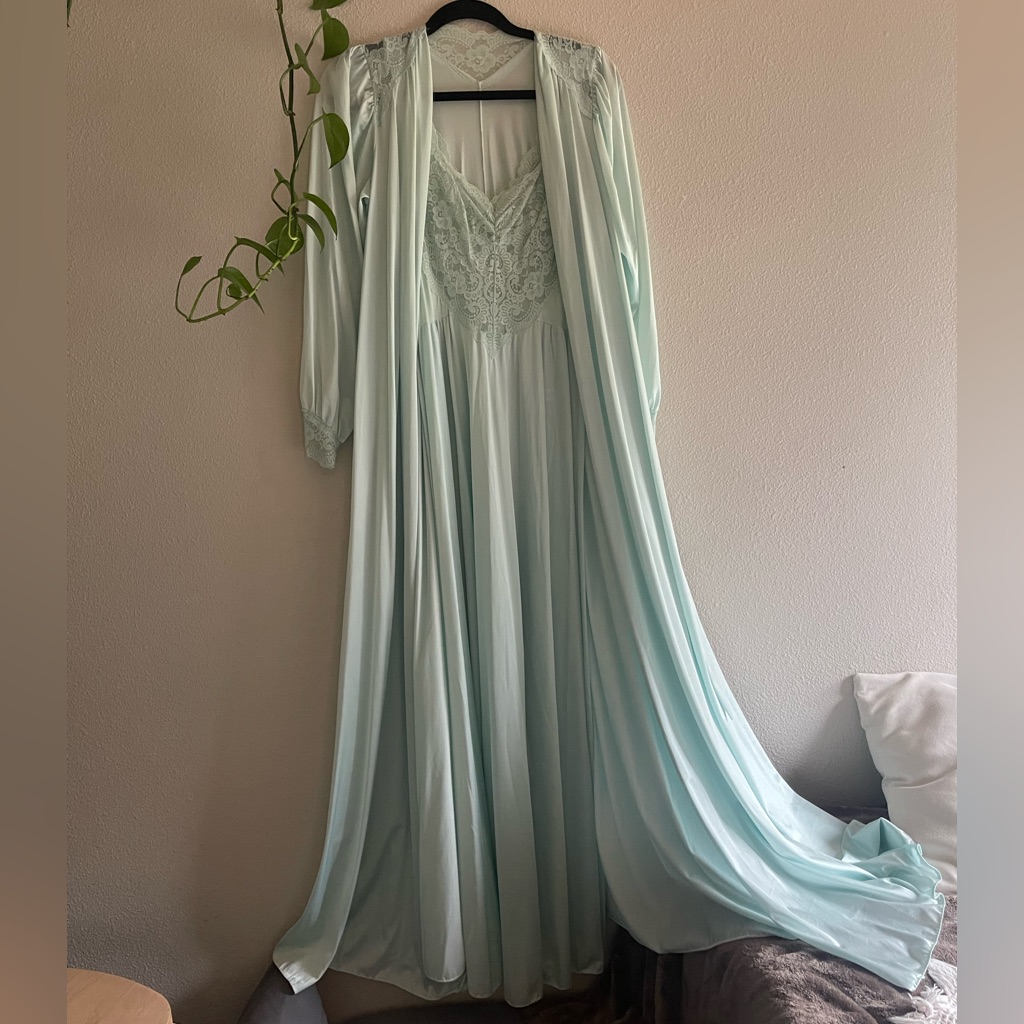 chinese dress ladies VINTAGE OLGA-LOOK ADONNA BRIDAL NIGHTGOWN RARE SIZE 3X SNOWFLAKE - GRA   Vintage Clothing & Fashions